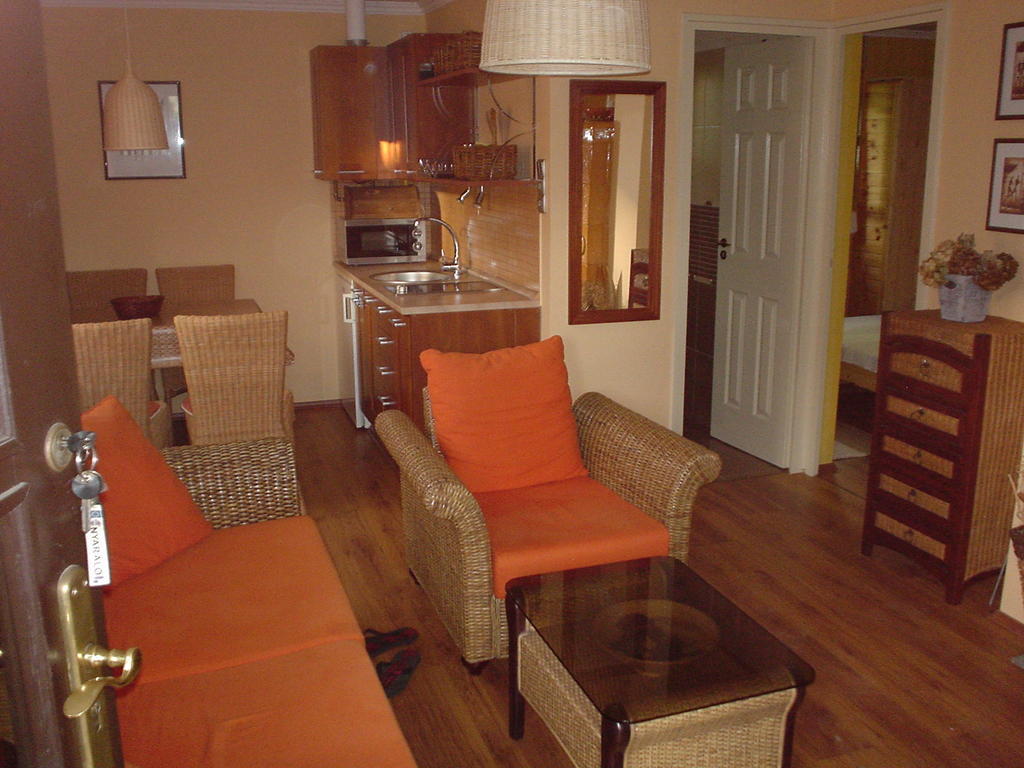 Oeroekzoeld Apartmanok Balatonfenyves Zimmer foto